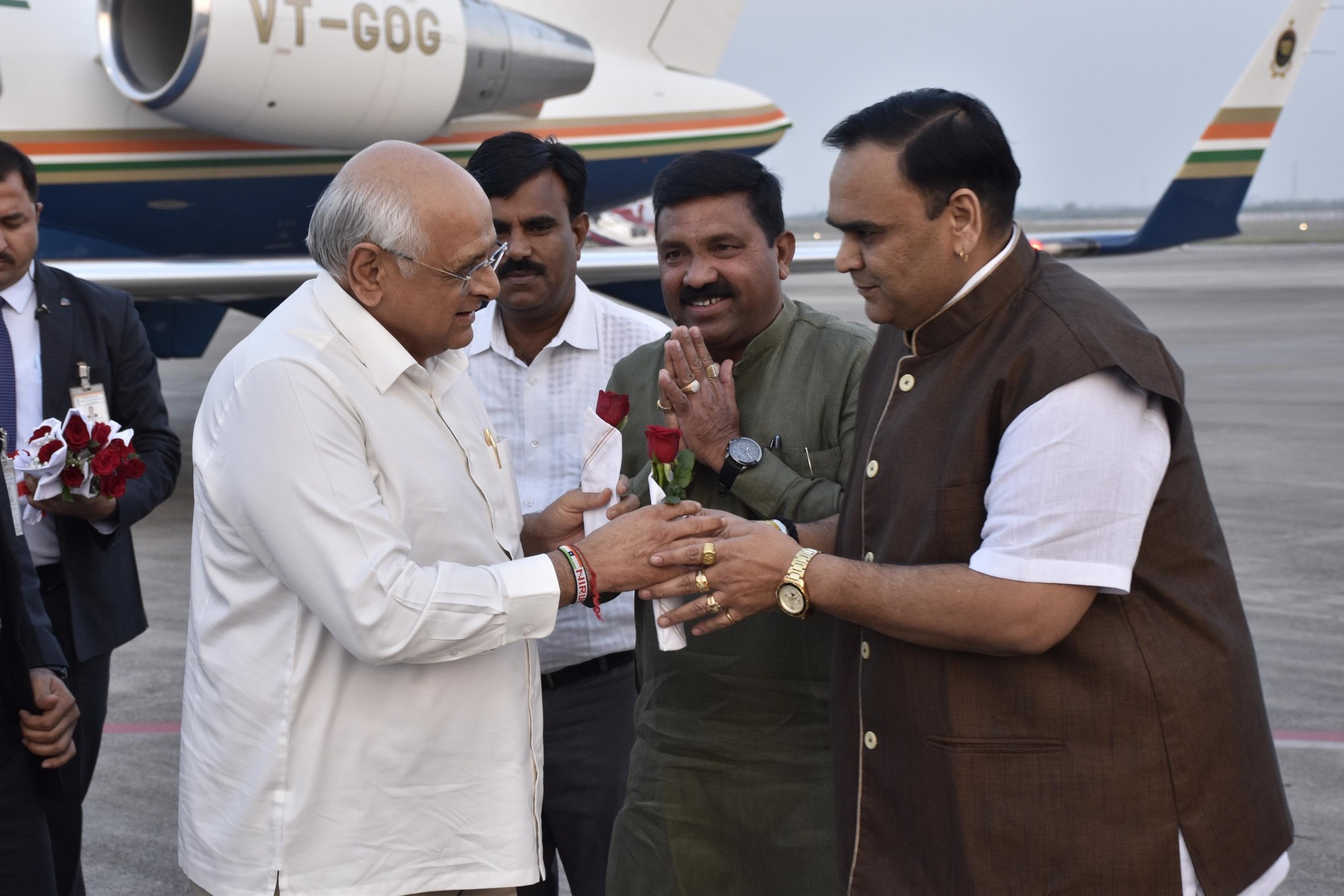 તા.૦૨-૧૨-૨૦૨૫ ના રોજ સુરત આંતરરાષ્ટ્રિય એરપોર્ટ પર શ્રી ભૂપેન્દ્રભાઈ પટેલ સાહેબનું ભવ્ય સ્વાગત કરવામાં આવ્યું.